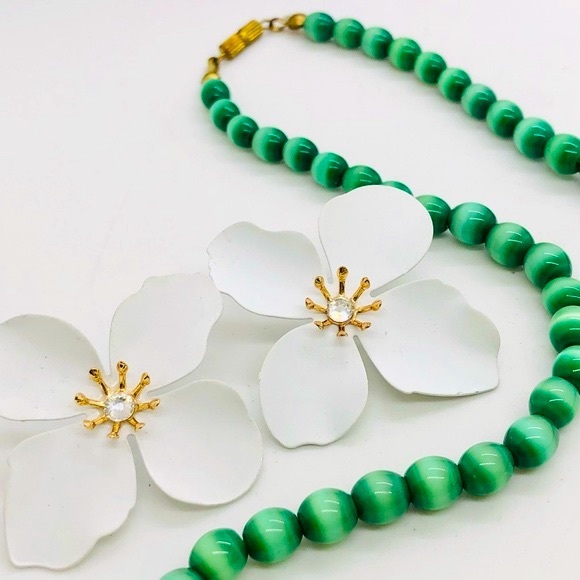 Vintage Green Moonglow Bead Necklace & Mod Flower Earrings - Picture 8 of 13